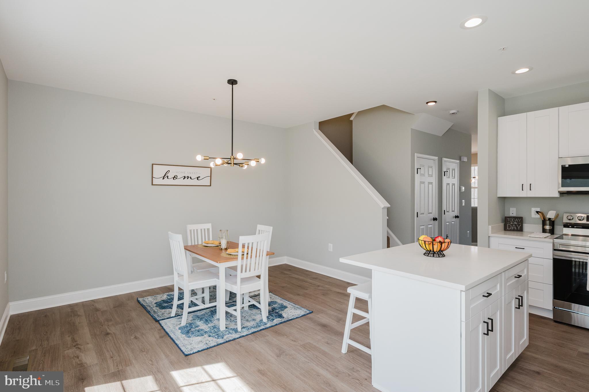 HOLLY WOODS - Residential