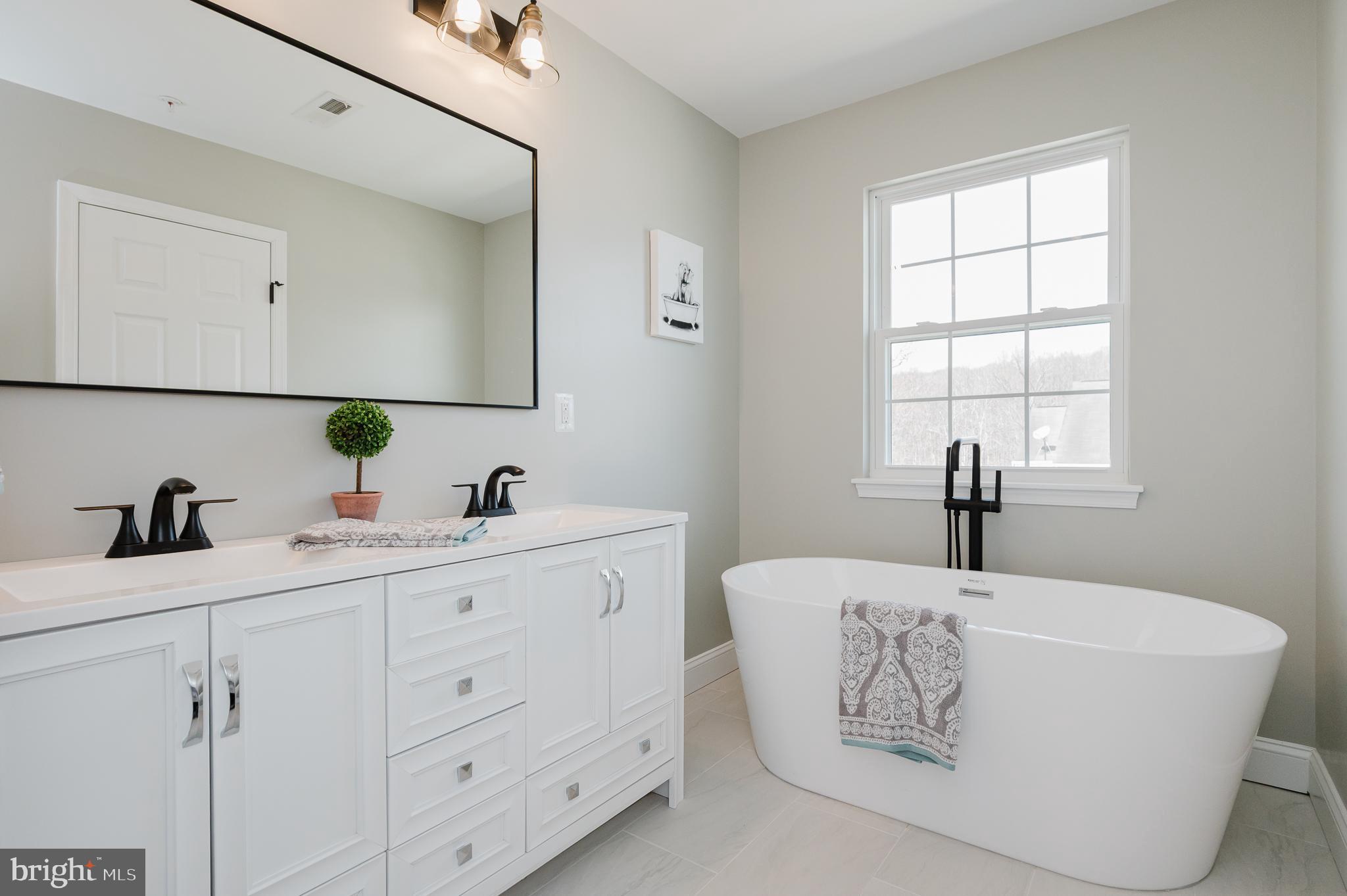 HOLLY WOODS - Residential