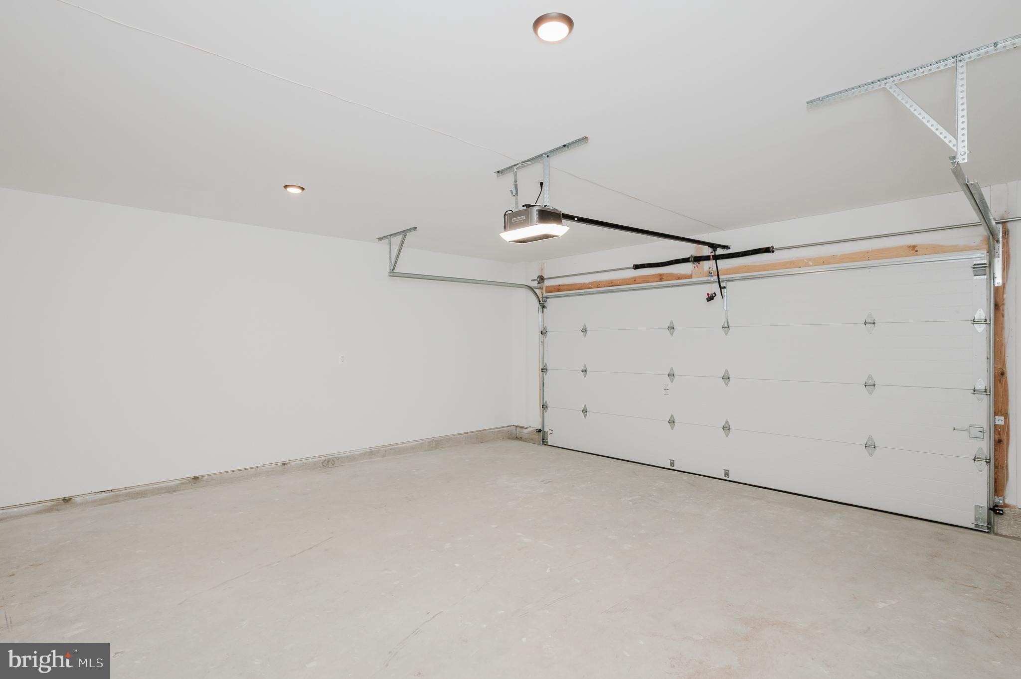 HOLLY WOODS - Residential