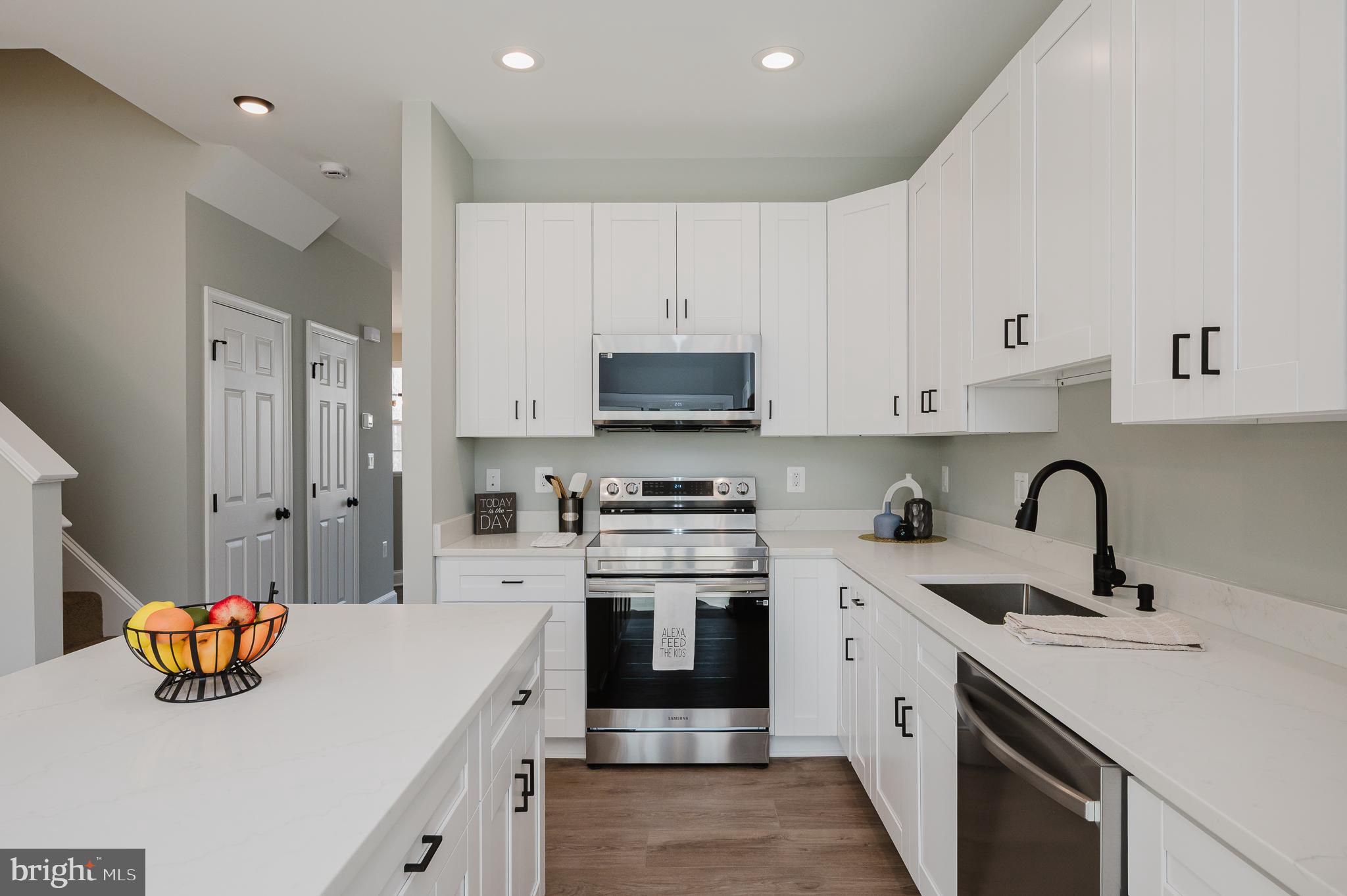 HOLLY WOODS - Residential