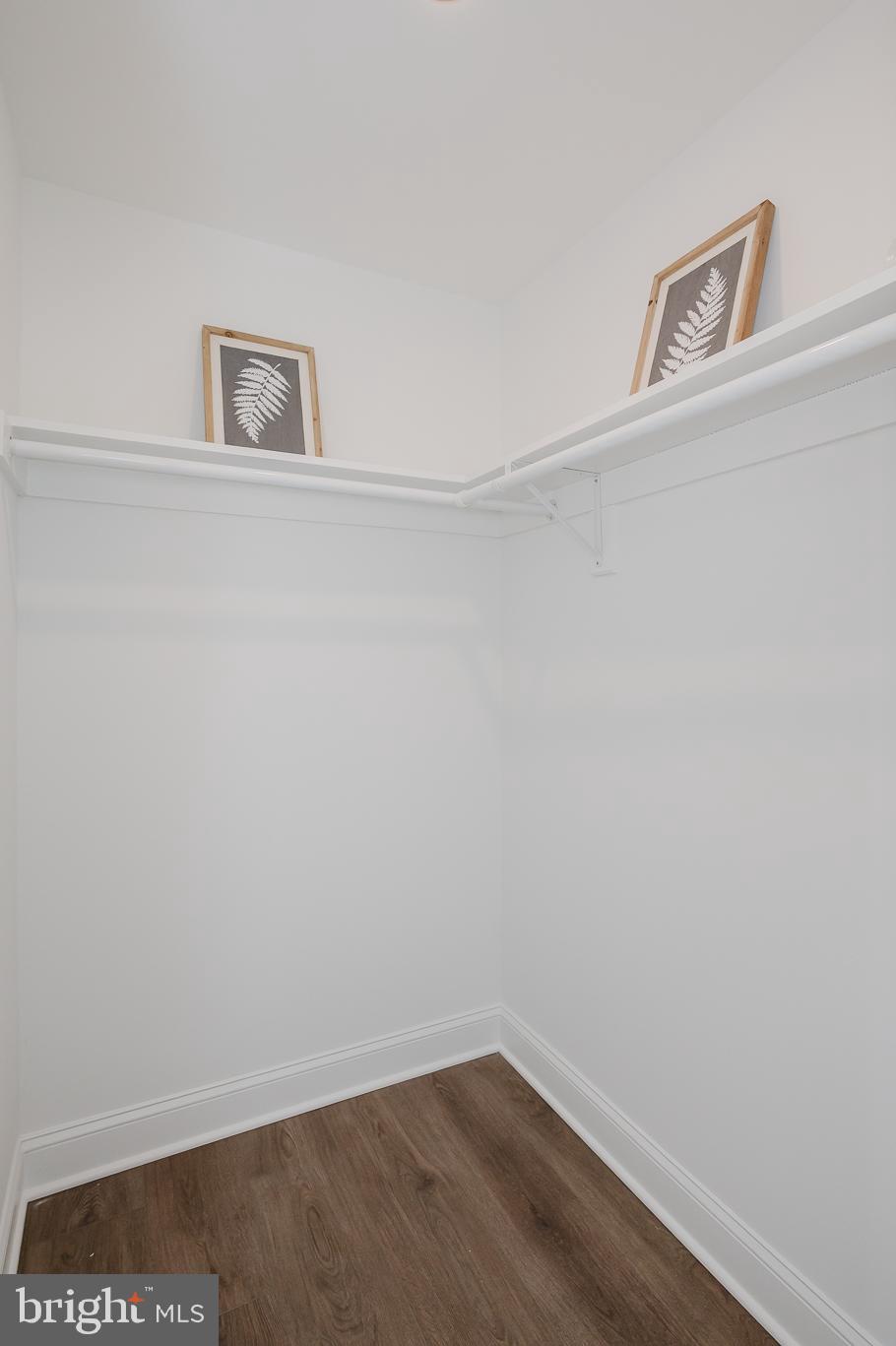 HOLLY WOODS - Residential