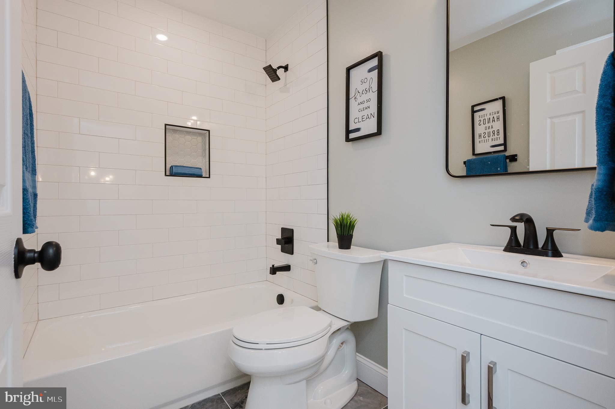 HOLLY WOODS - Residential