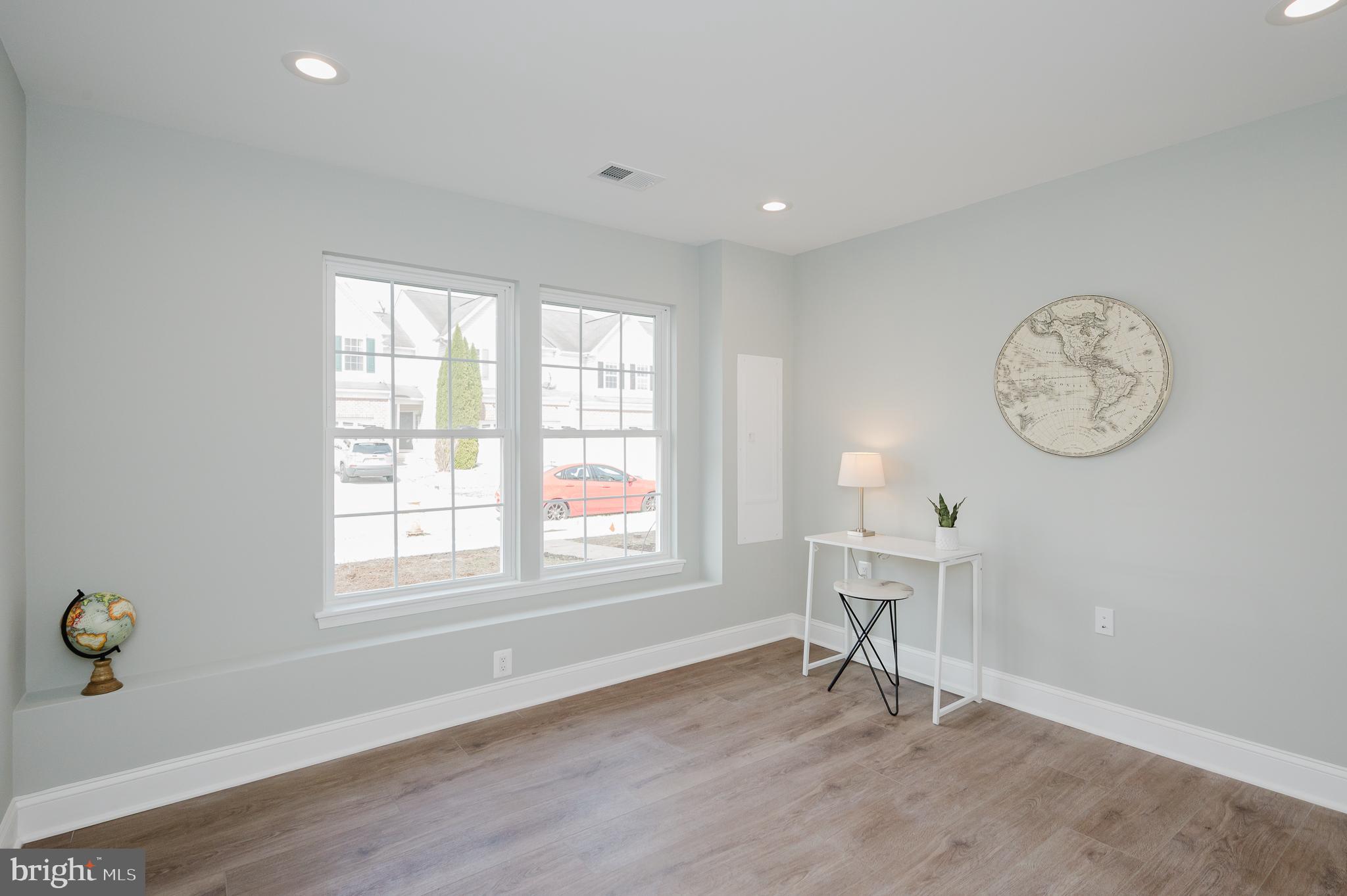 HOLLY WOODS - Residential