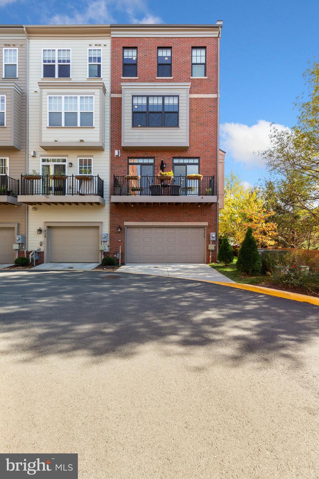 426 IRONSIDES SQUARE SE