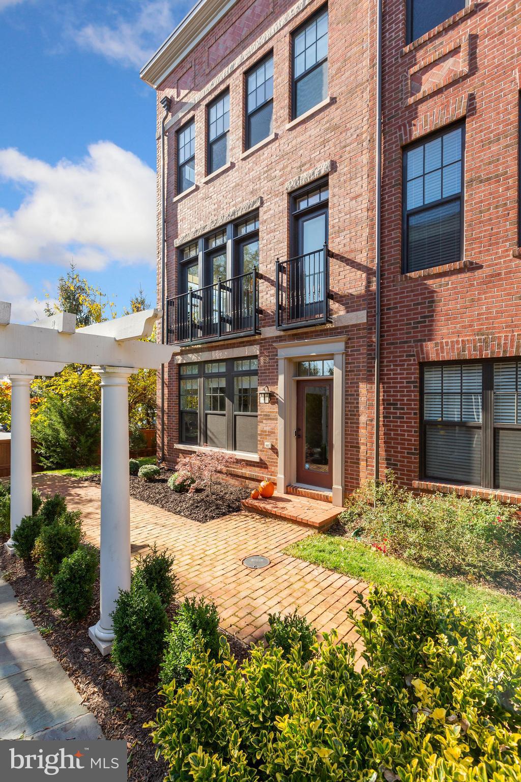 426 IRONSIDES SQUARE SE