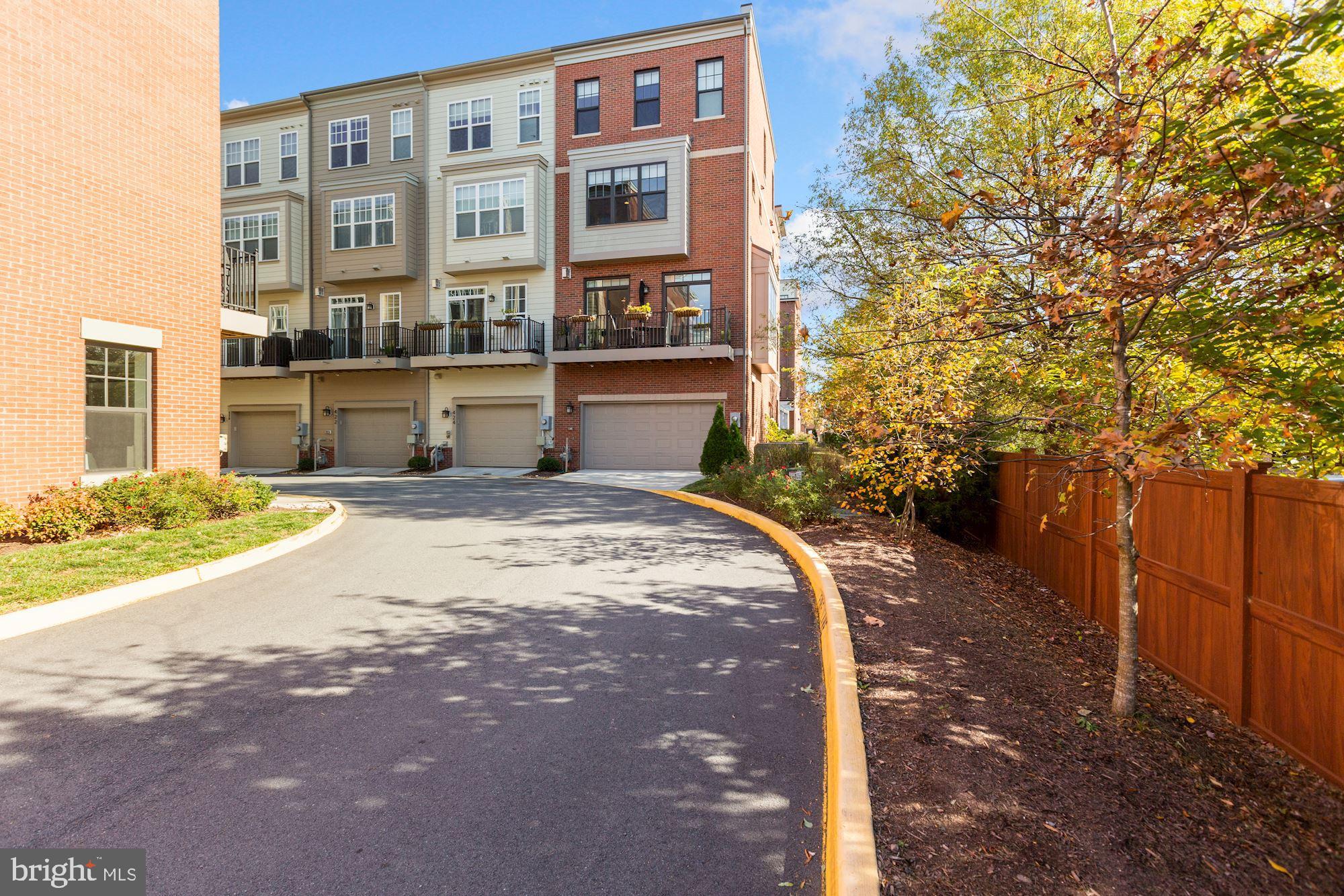 426 IRONSIDES SQUARE SE