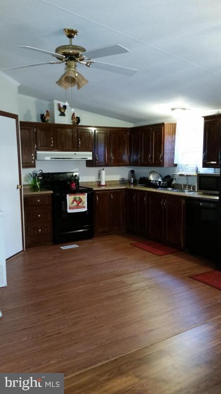 LAKEVIEW COUNTRY ESTATES - Residential