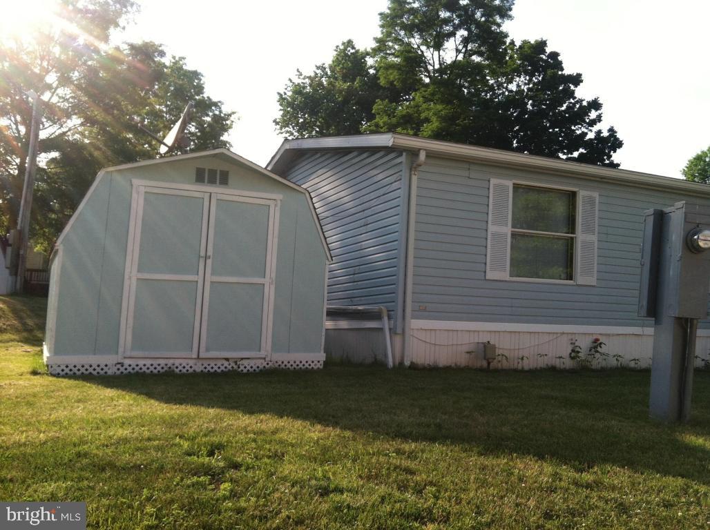 LAKEVIEW COUNTRY ESTATES - Residential