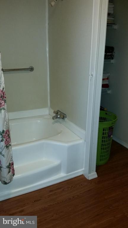 LAKEVIEW COUNTRY ESTATES - Residential