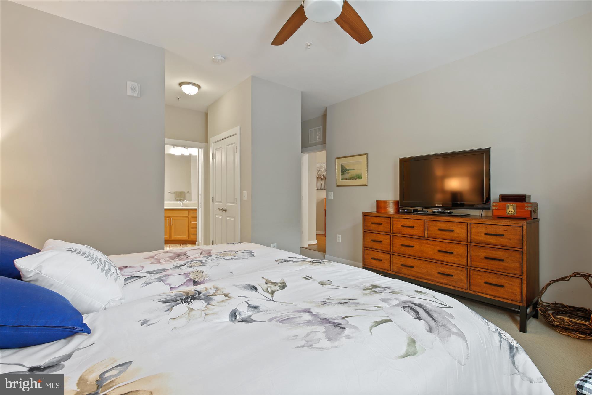 THE ENCLAVE - Residential