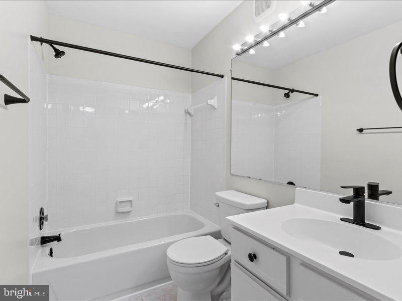 LAUREL LAKES - Residential Lease