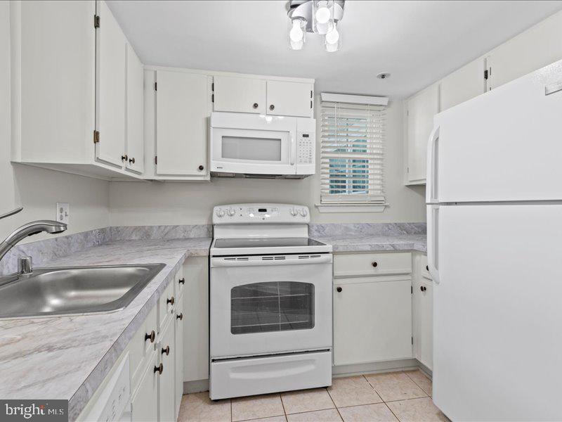 LAUREL LAKES - Residential Lease