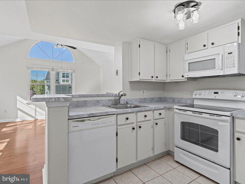 LAUREL LAKES - Residential Lease