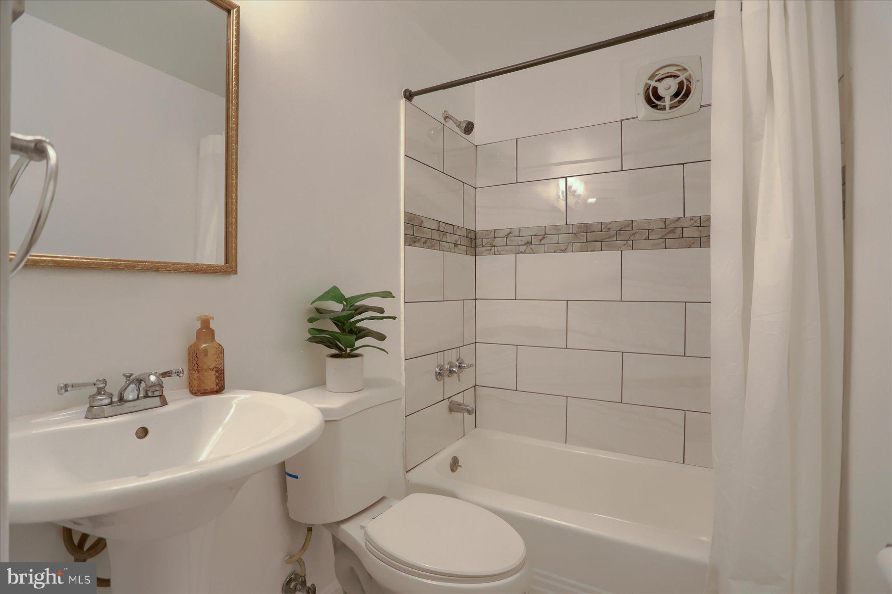 HIGHPOINTE CONDOMINIUM - Residential