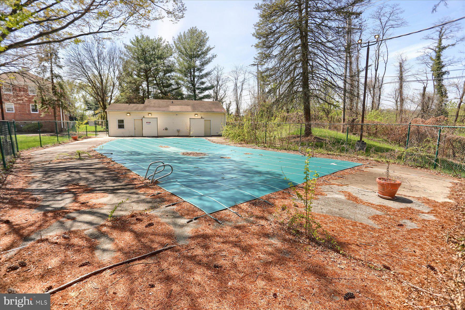 HIGHPOINTE CONDOMINIUM - Residential