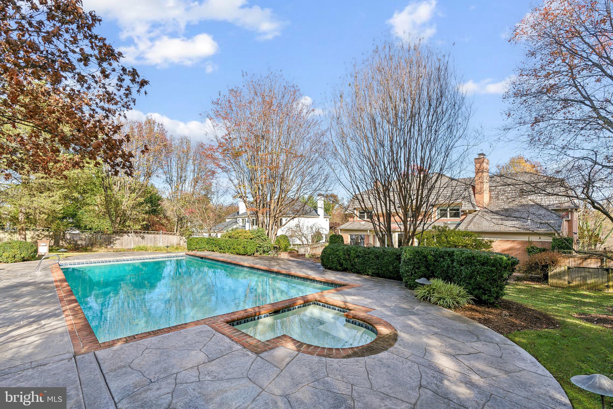 POTOMAC OUTSIDE - Residential