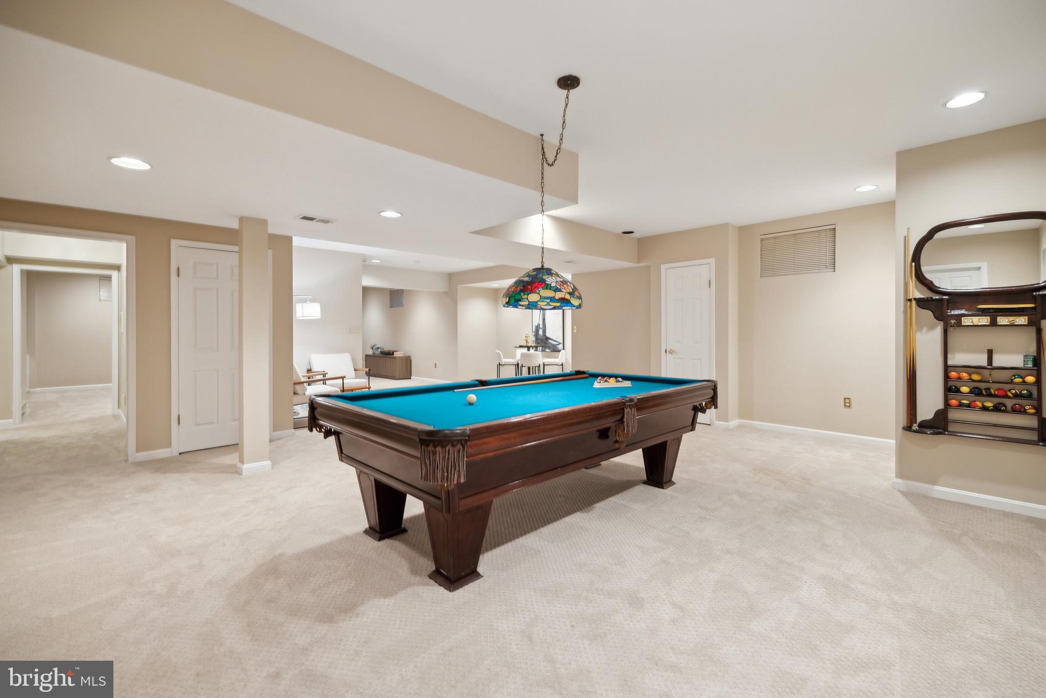 POTOMAC OUTSIDE - Residential