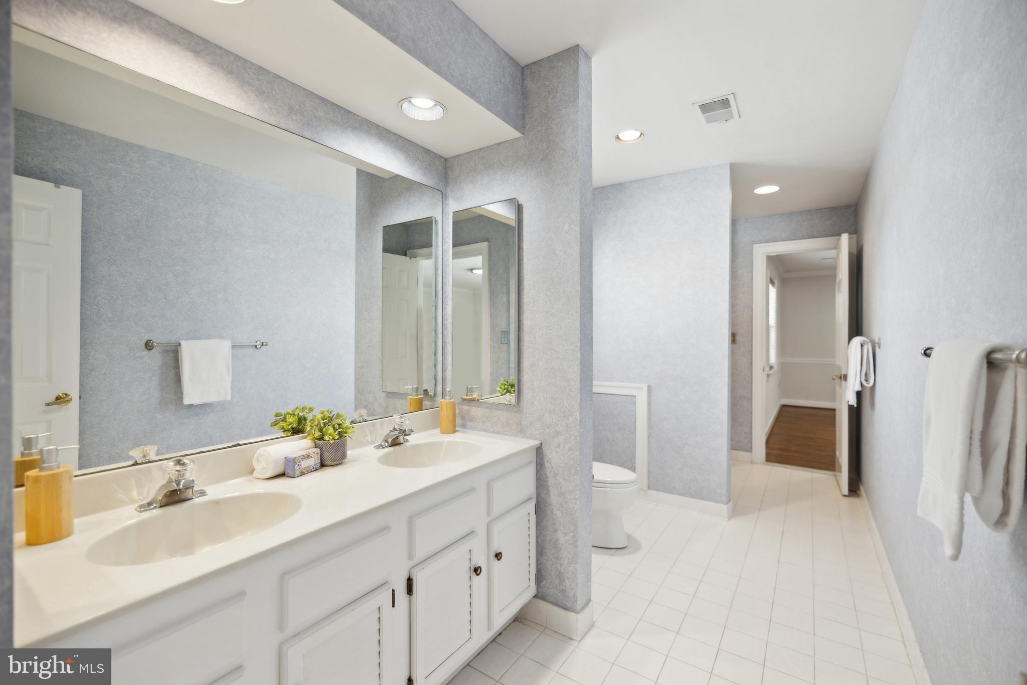 POTOMAC OUTSIDE - Residential