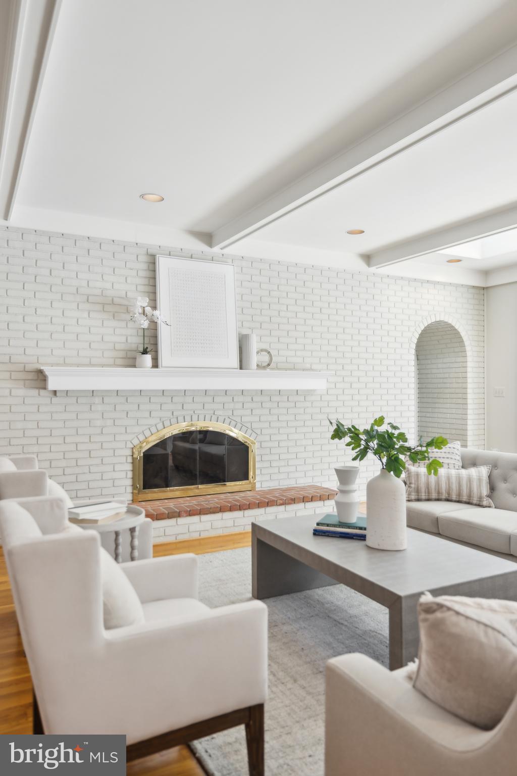 POTOMAC OUTSIDE - Residential