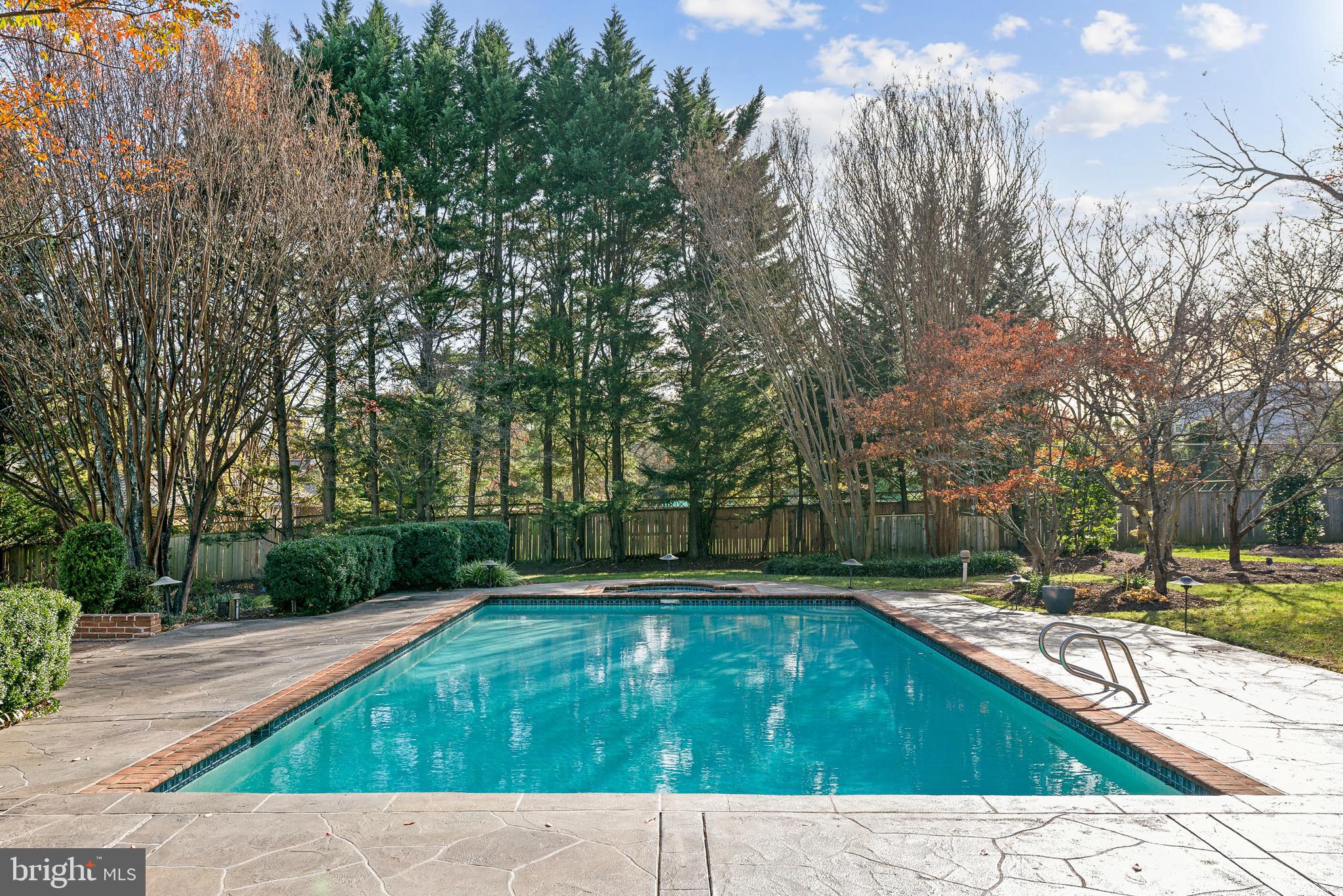 POTOMAC OUTSIDE - Residential