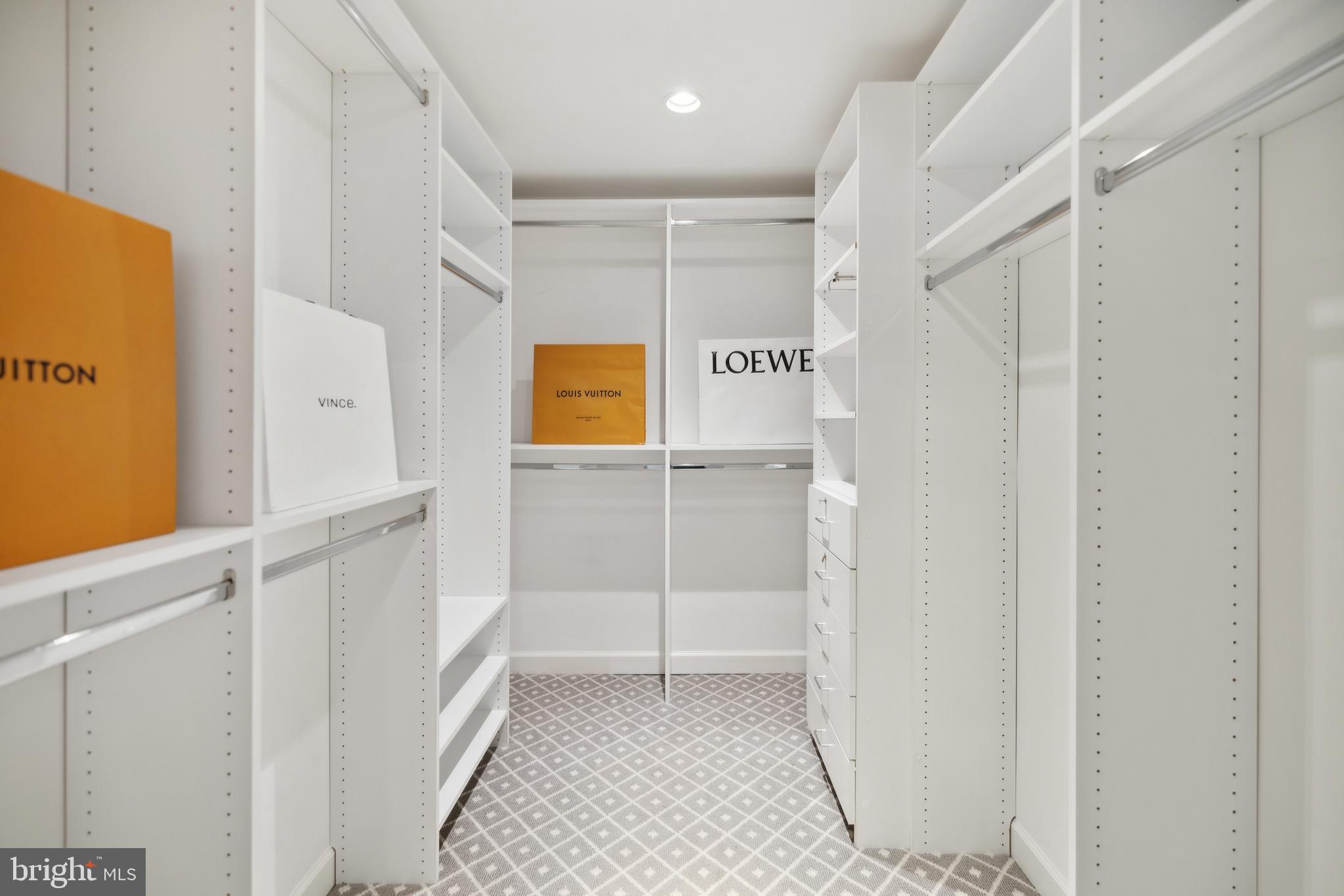 POTOMAC OUTSIDE - Residential