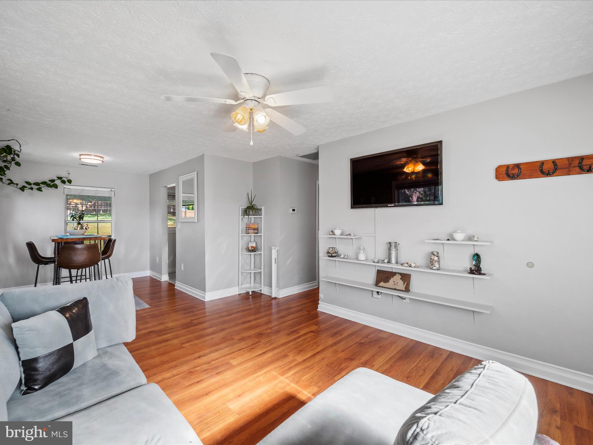 ROYAL VILLAGE - Residential