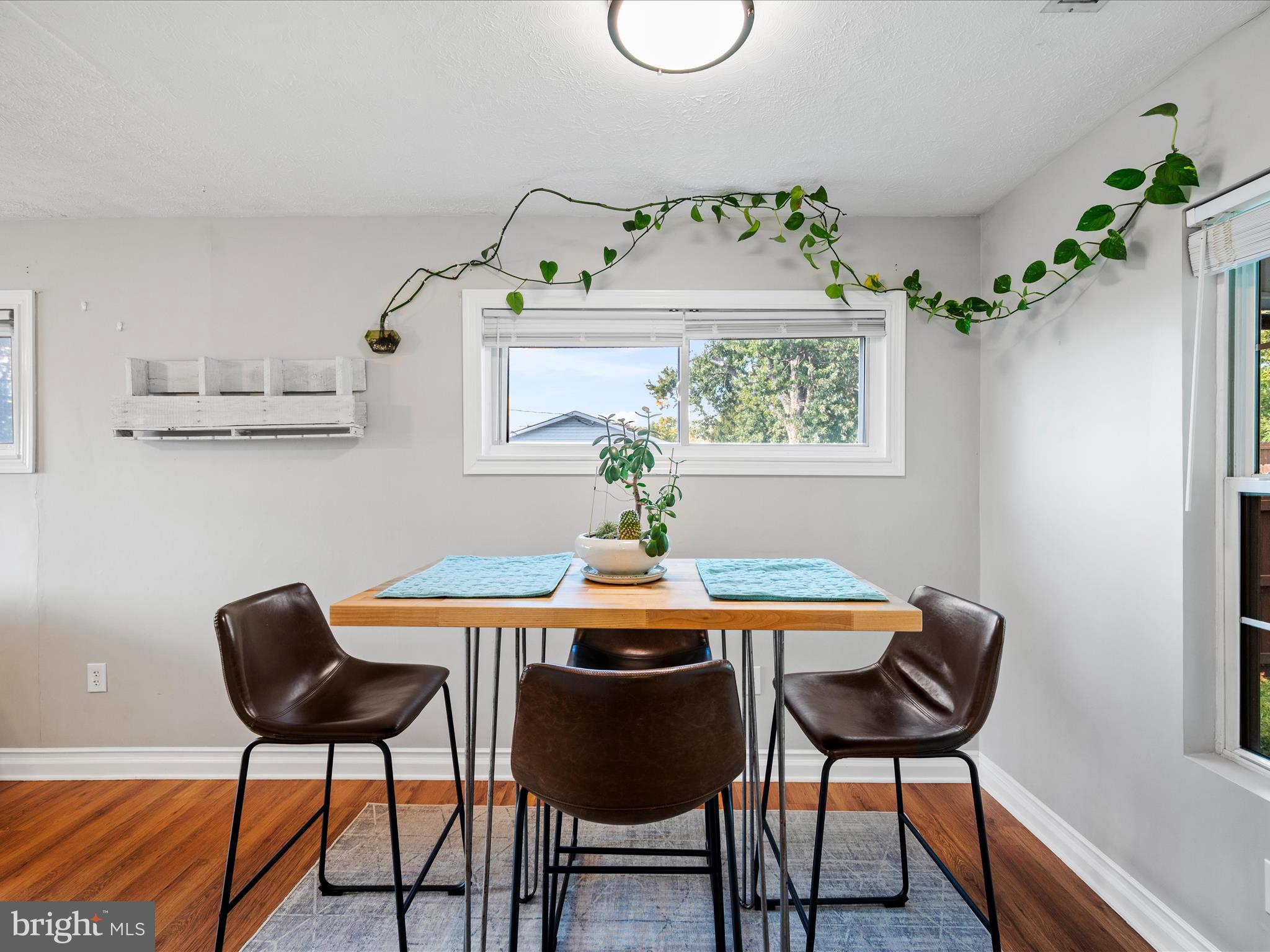 ROYAL VILLAGE - Residential