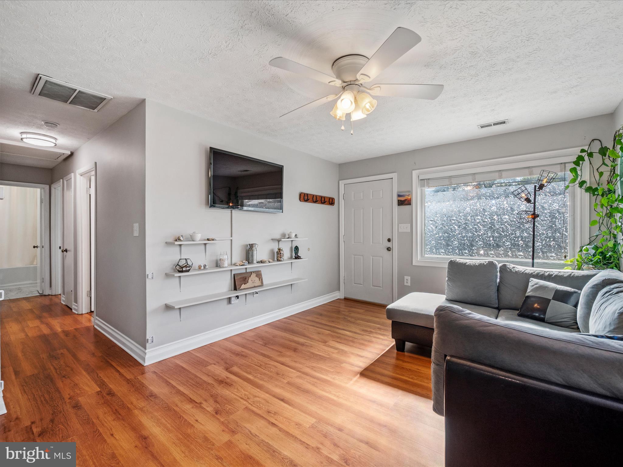 ROYAL VILLAGE - Residential