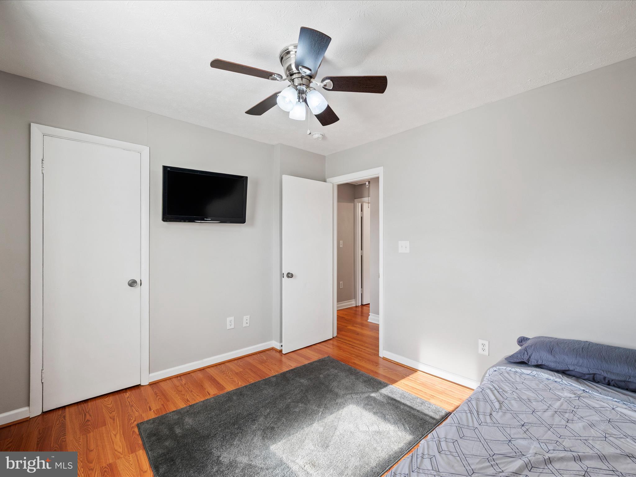 ROYAL VILLAGE - Residential