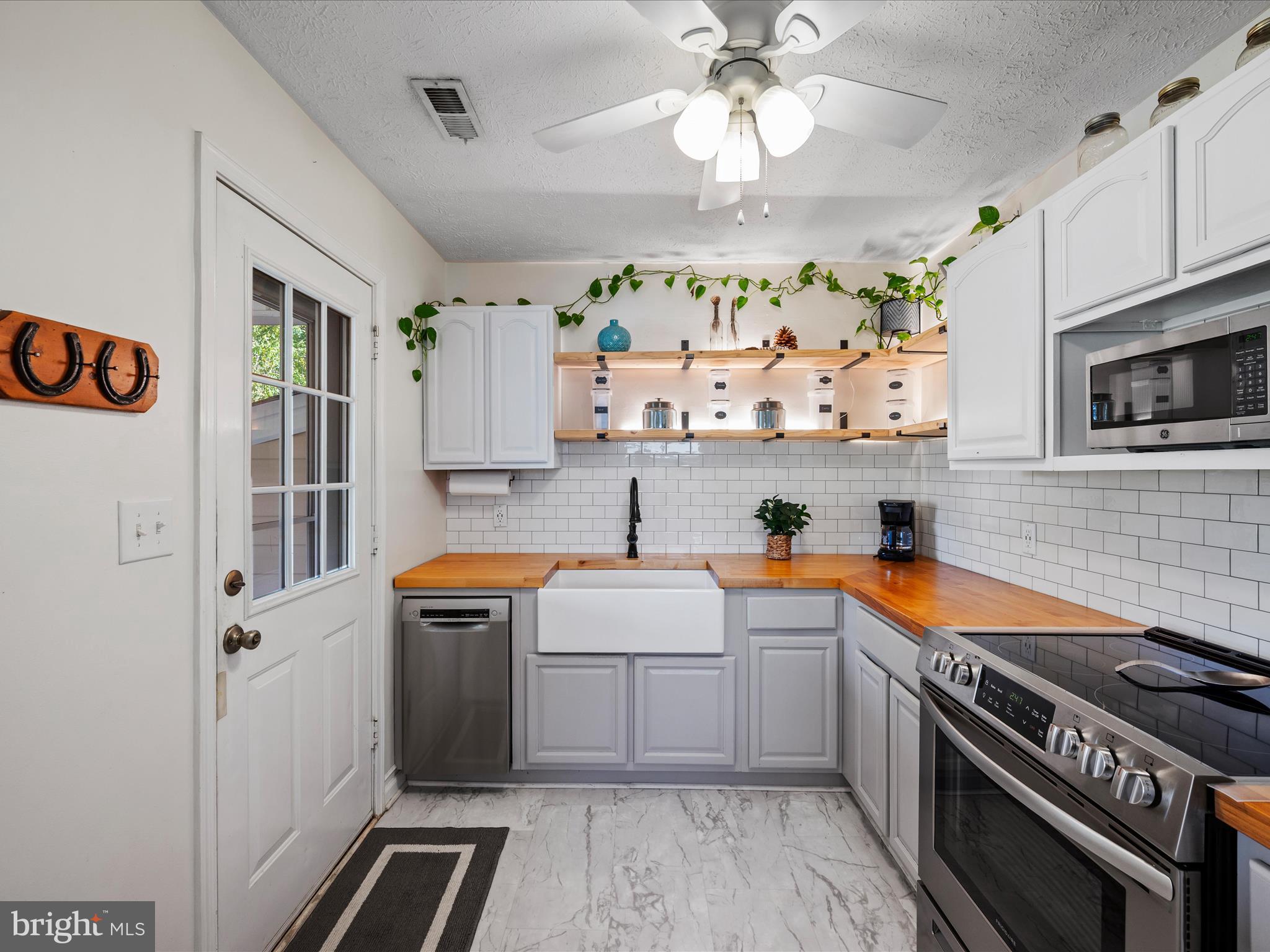 ROYAL VILLAGE - Residential