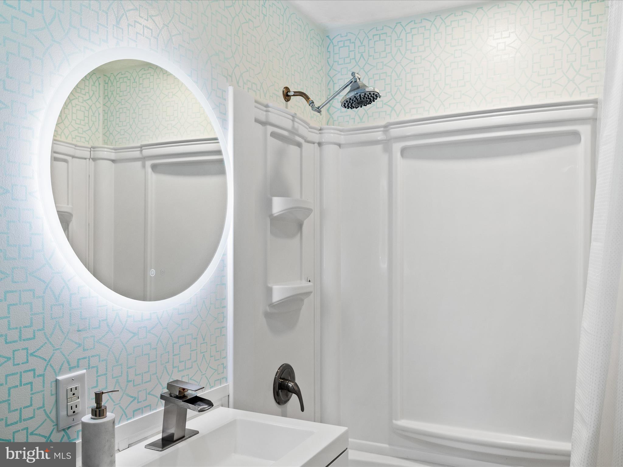 ROYAL VILLAGE - Residential