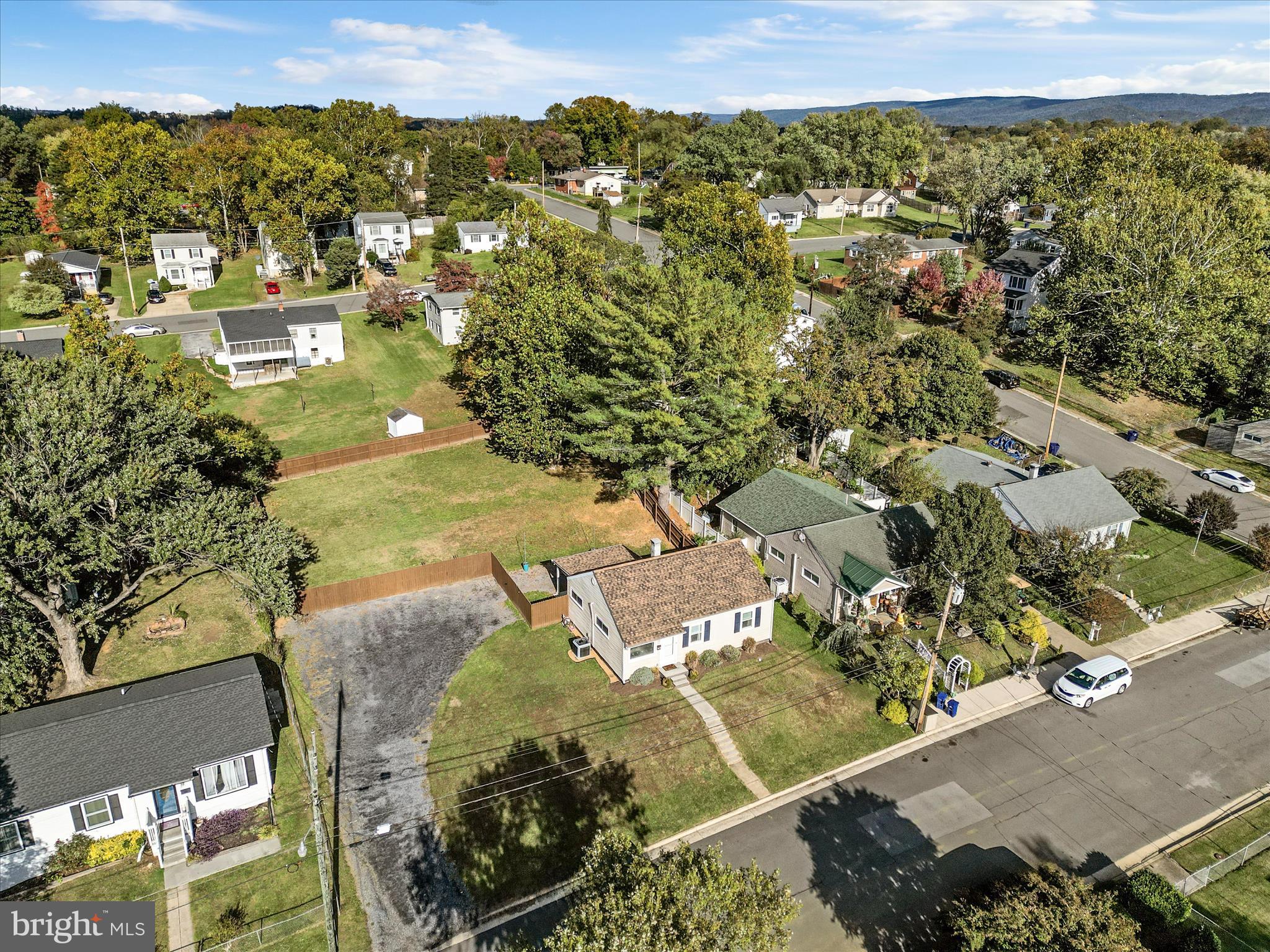 ROYAL VILLAGE - Residential