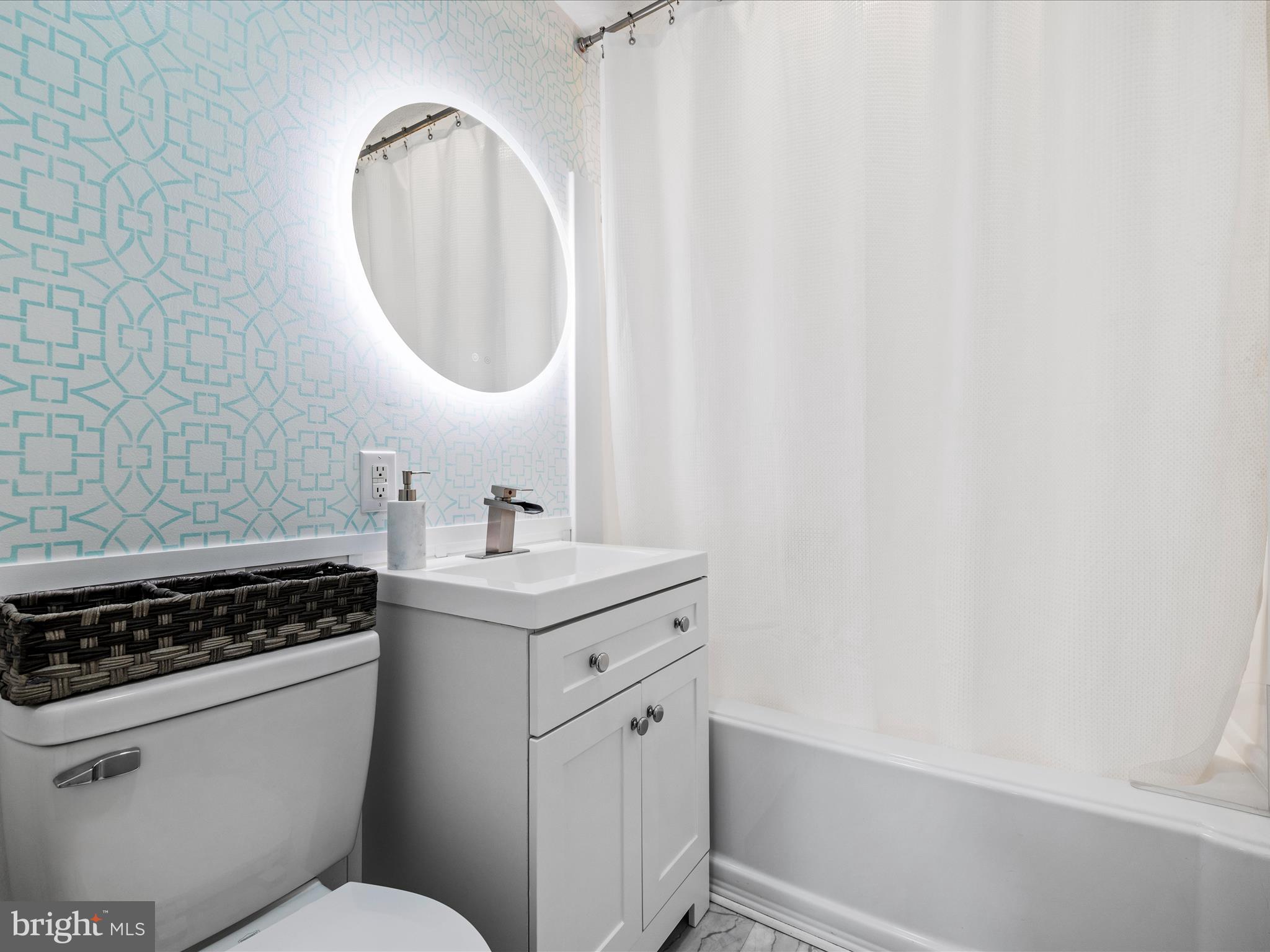 ROYAL VILLAGE - Residential