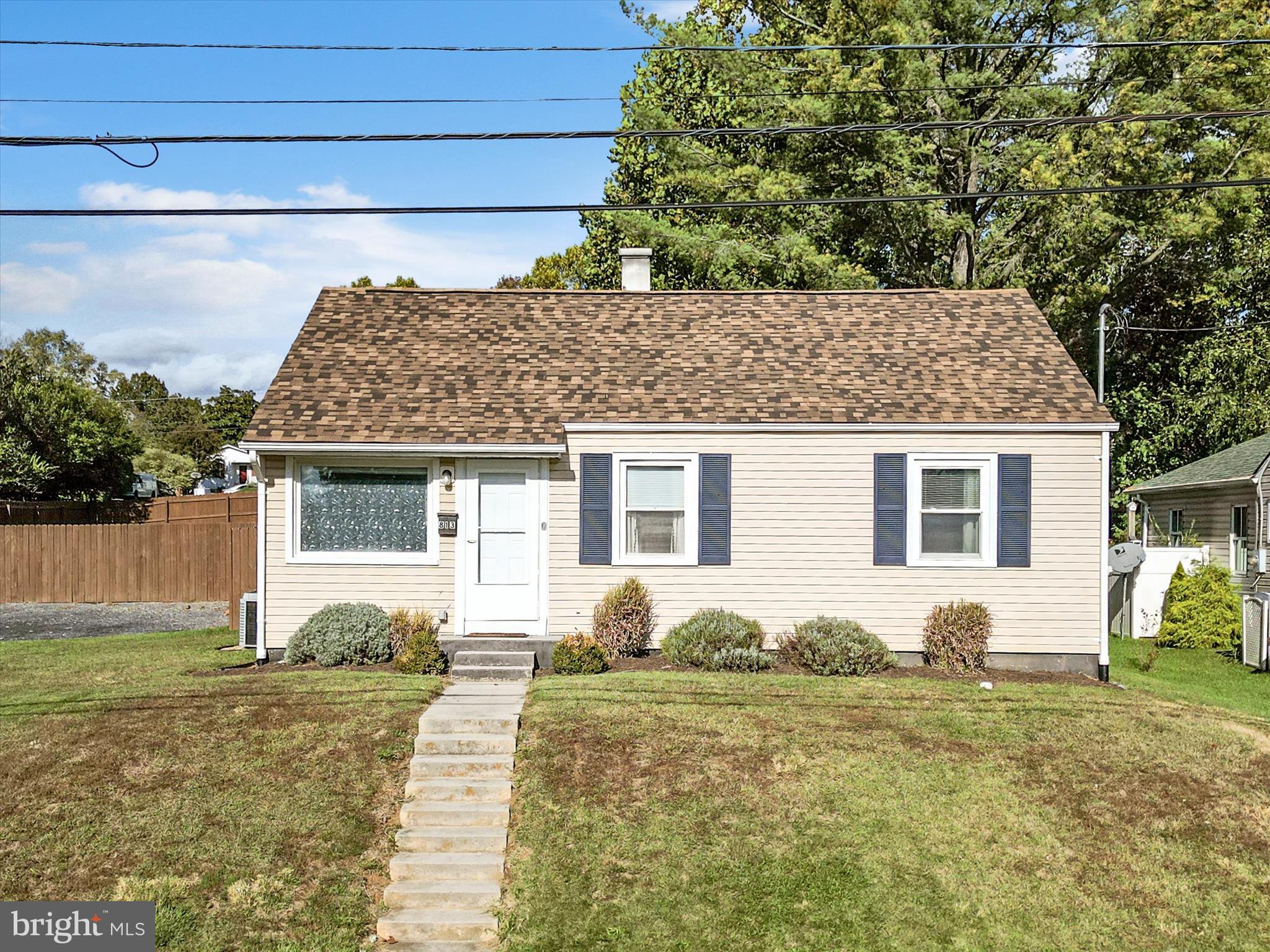 ROYAL VILLAGE - Residential