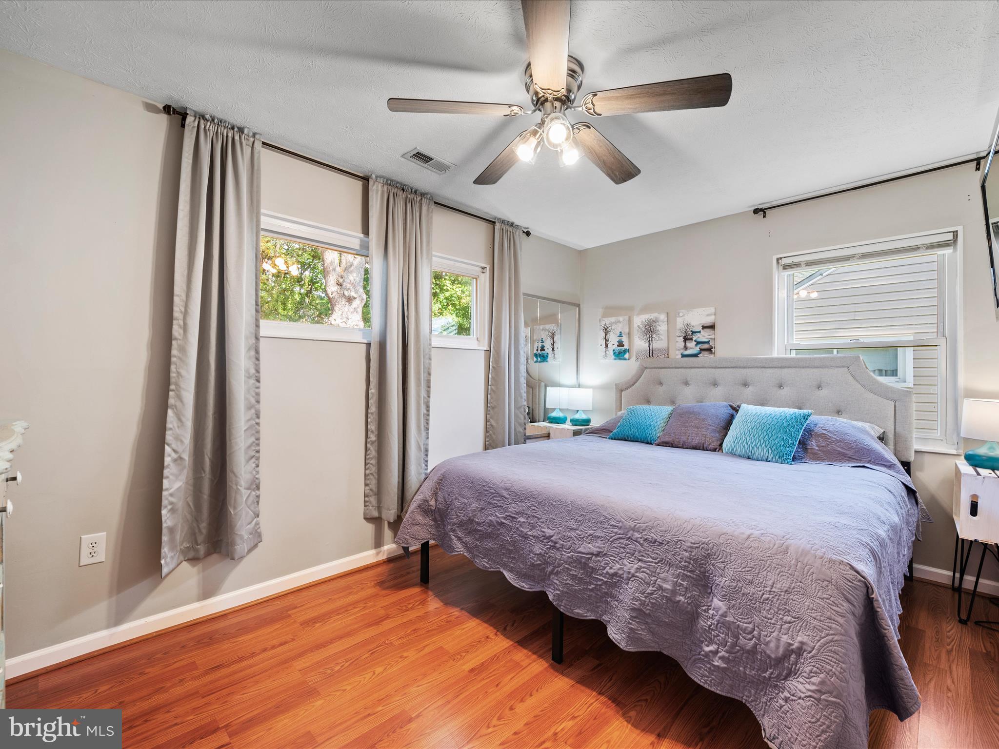 ROYAL VILLAGE - Residential