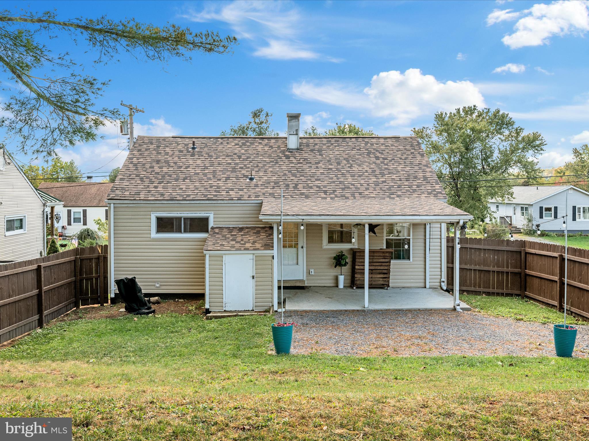 ROYAL VILLAGE - Residential