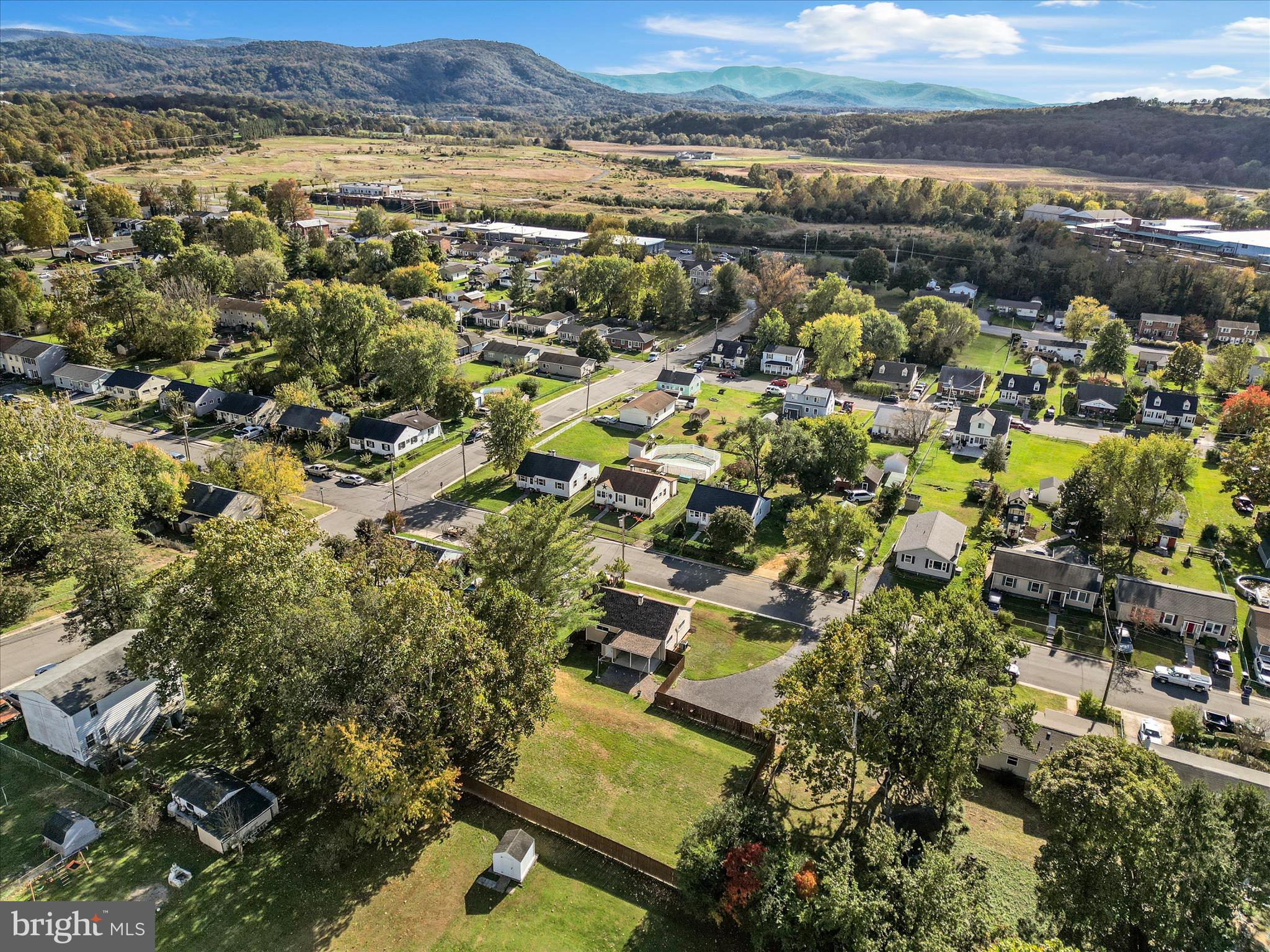 ROYAL VILLAGE - Residential