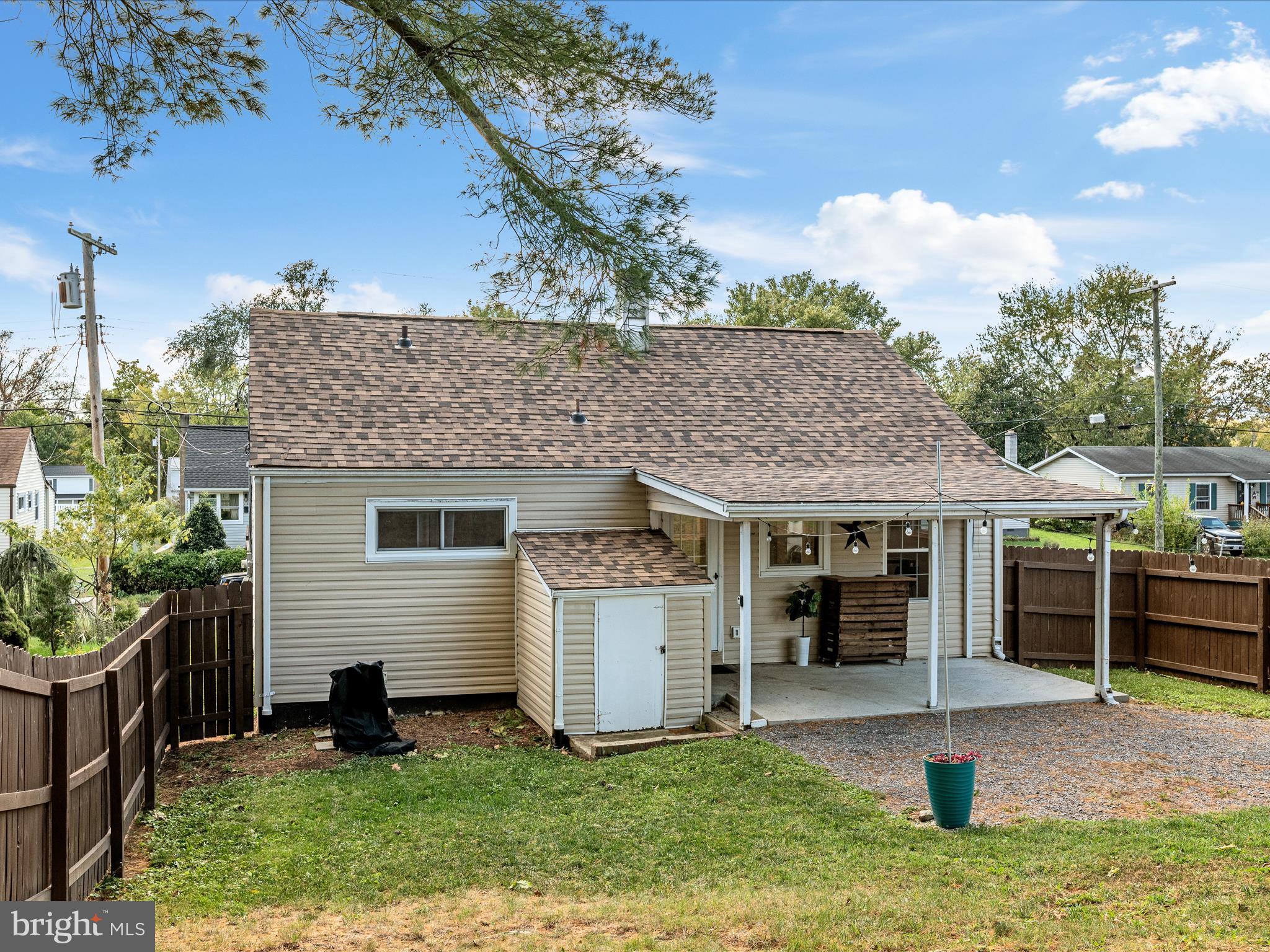 ROYAL VILLAGE - Residential