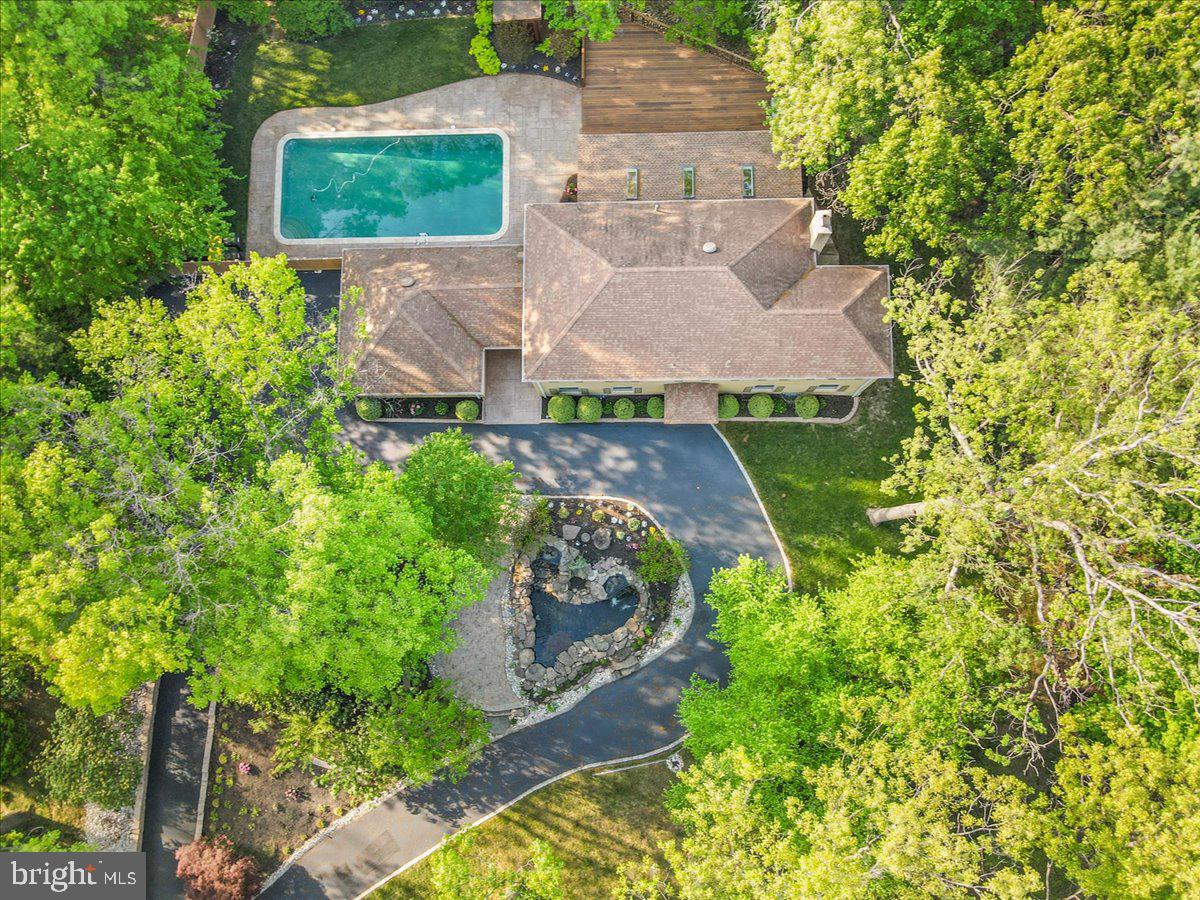400 HIGHVIEW DRIVE