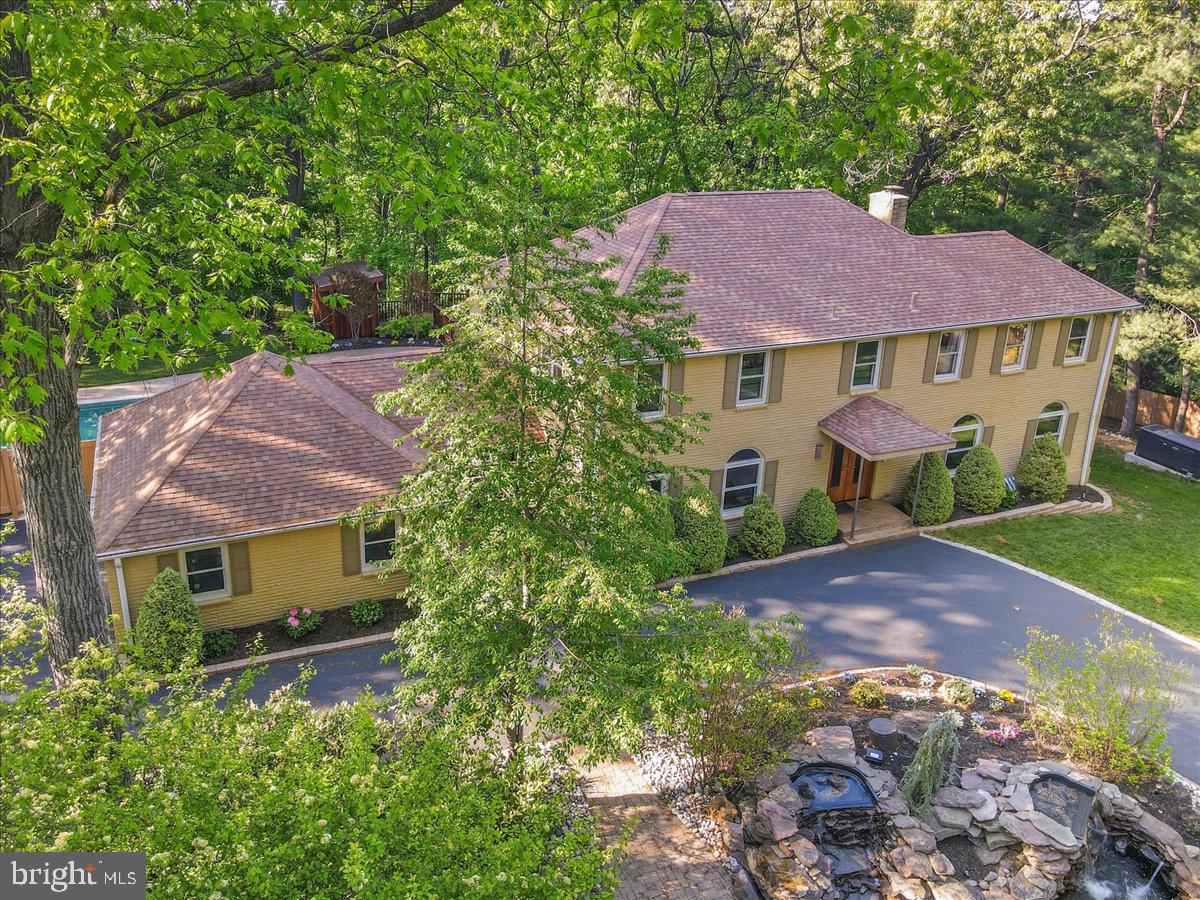 400 HIGHVIEW DRIVE