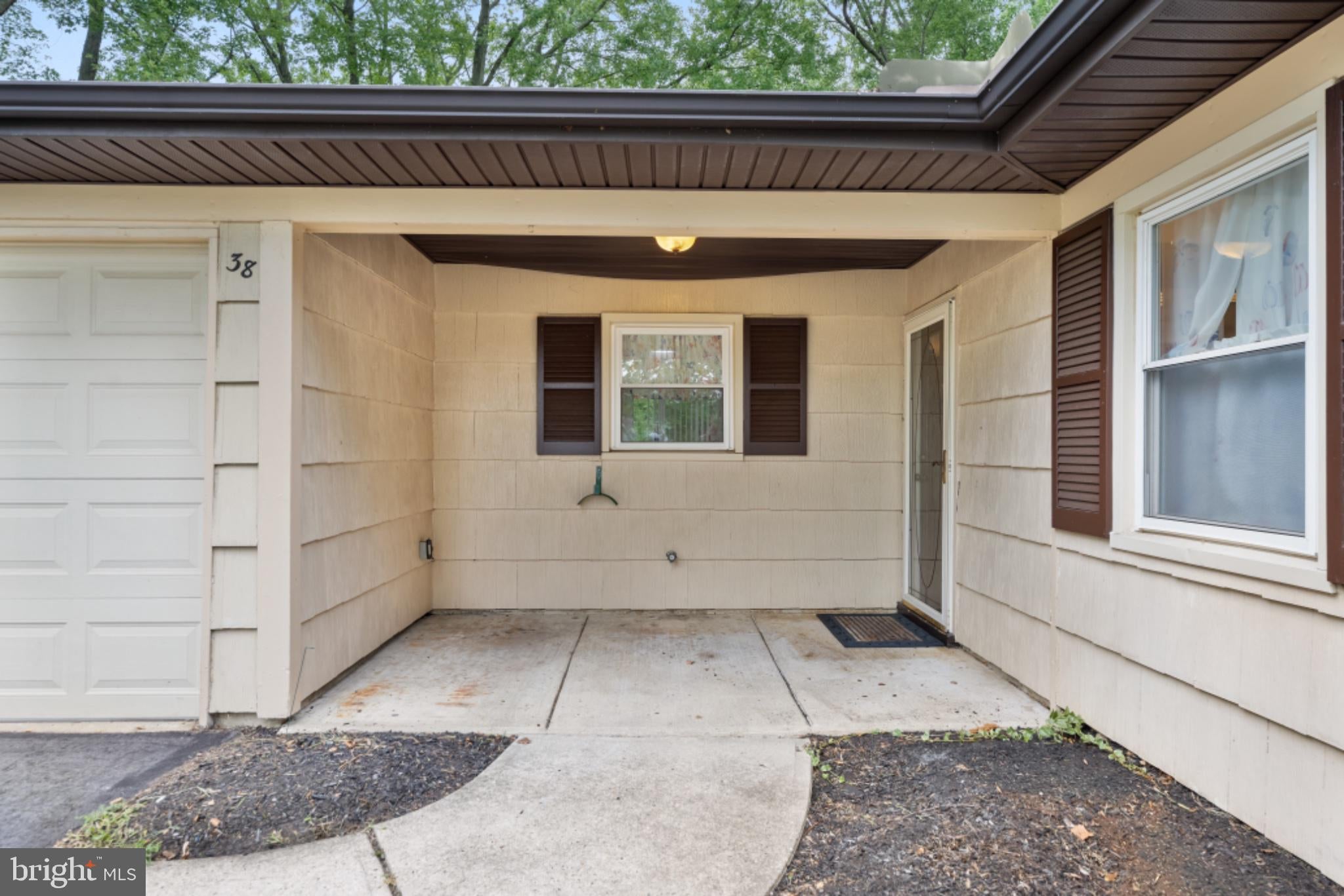 38 NORTHGATE LANE