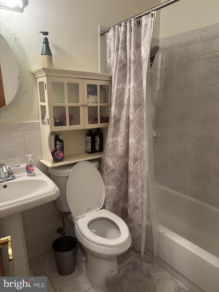 WEST GATE OF LOMOND - Residential Lease