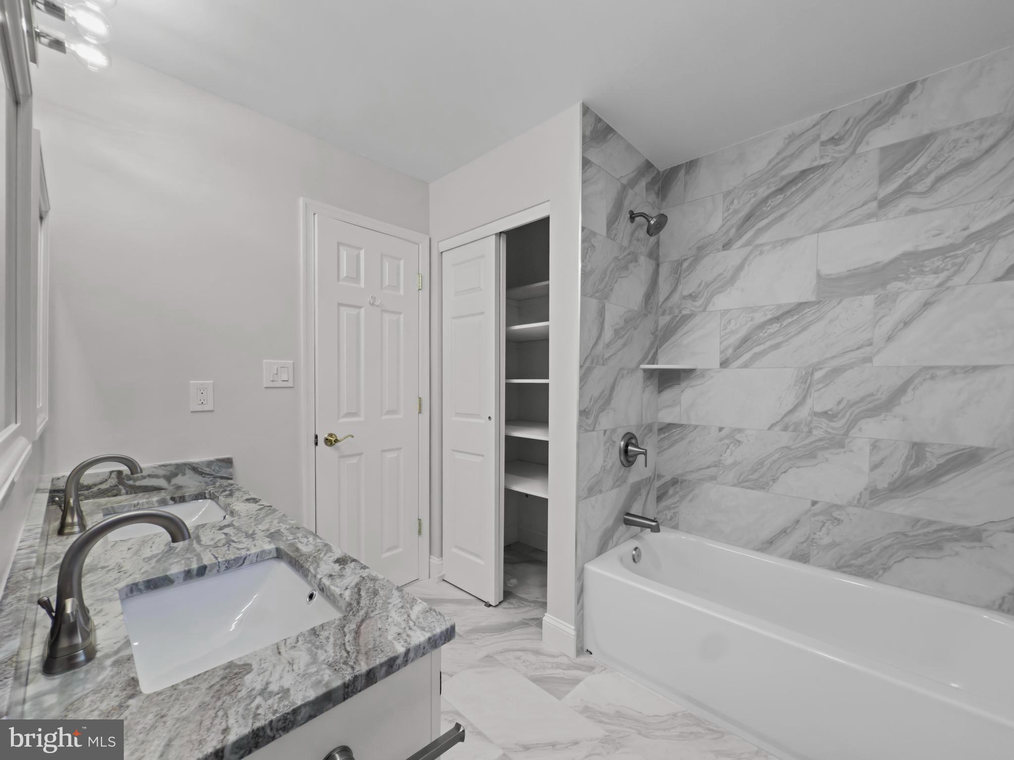 CHATEAU VALLEY - Residential Lease