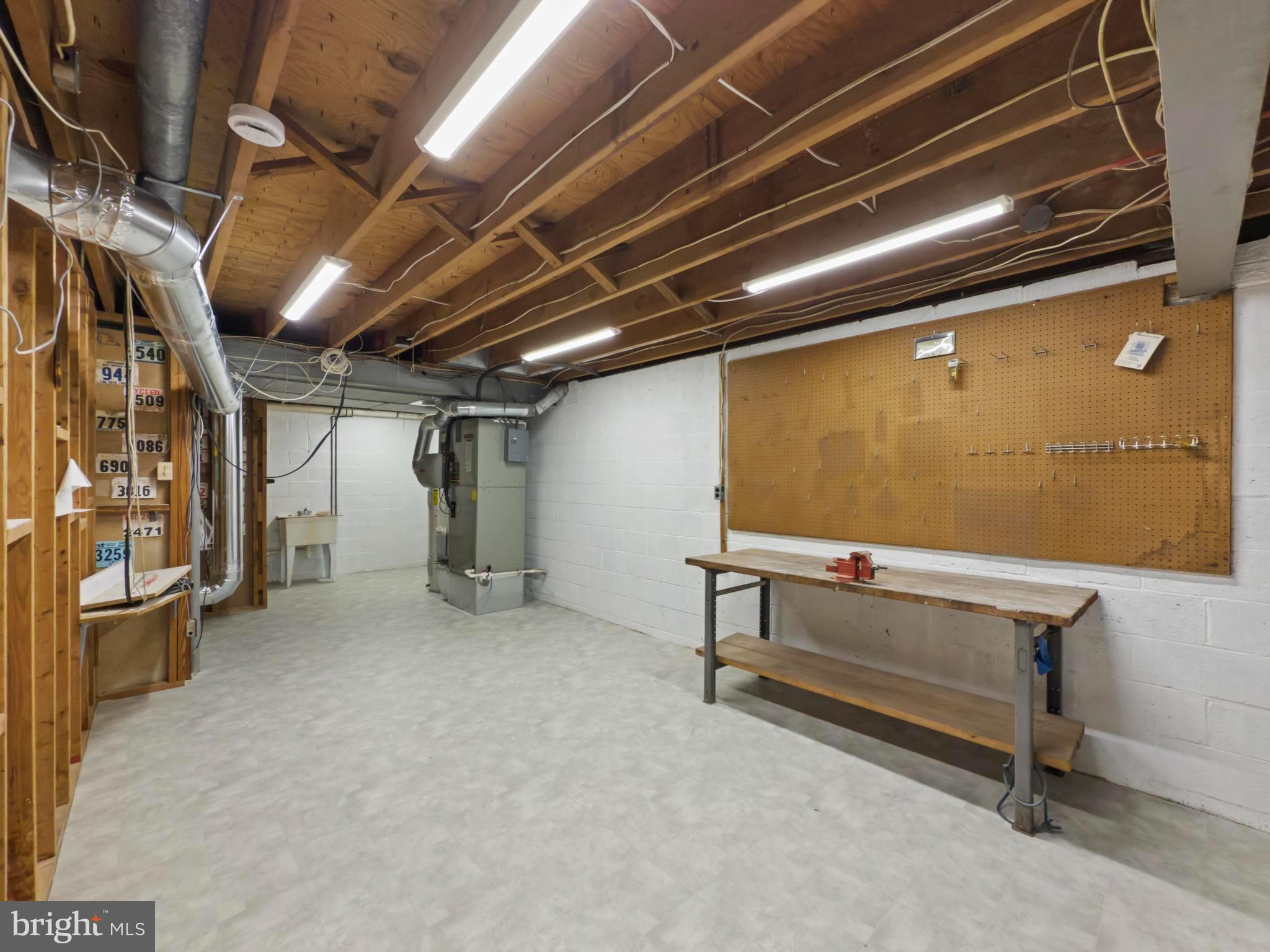 CHATEAU VALLEY - Residential Lease