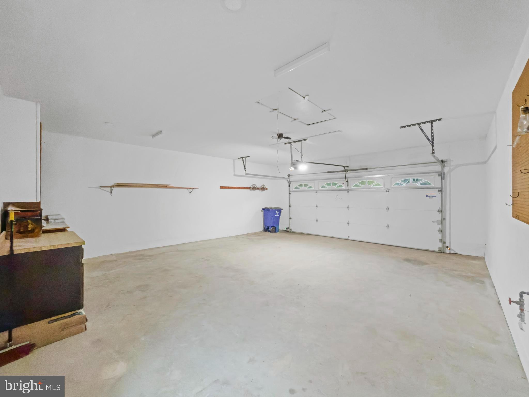 CHATEAU VALLEY - Residential Lease