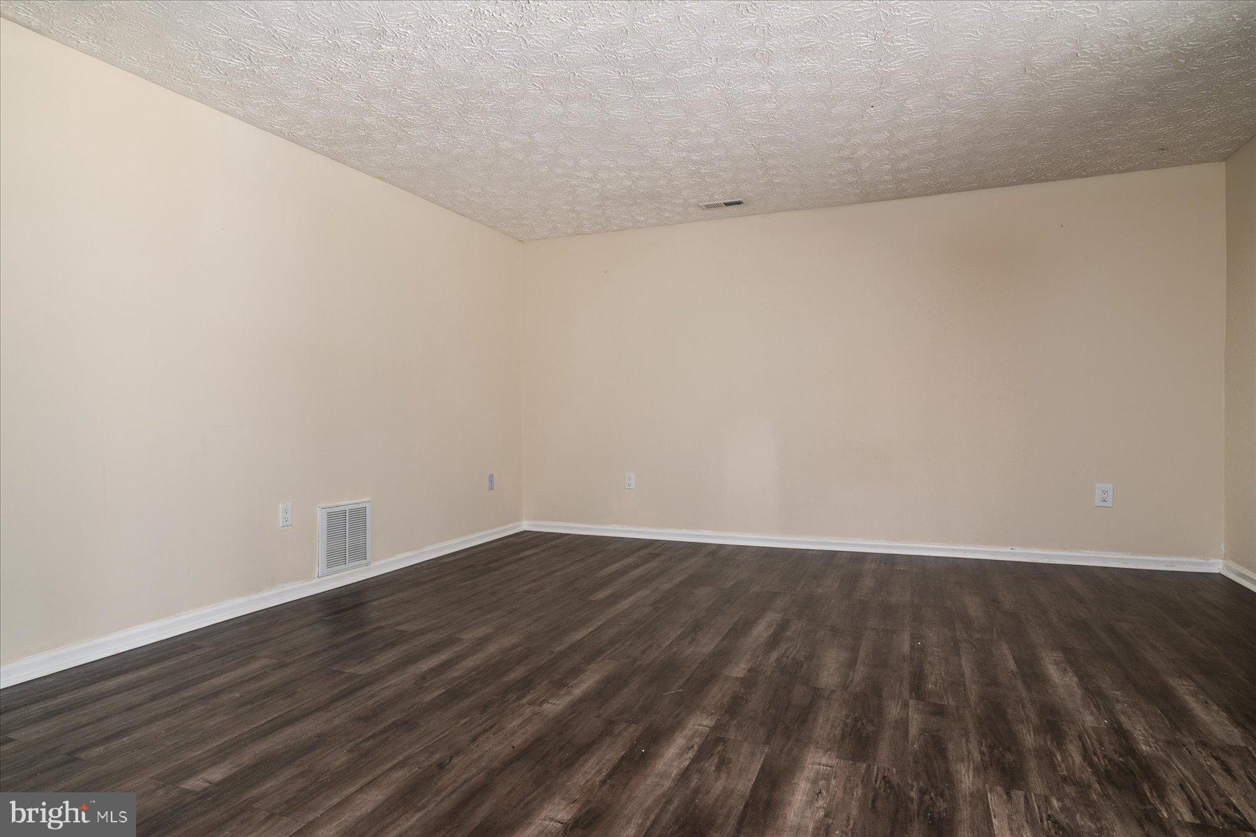 ULMSTEAD GARDENS - Residential