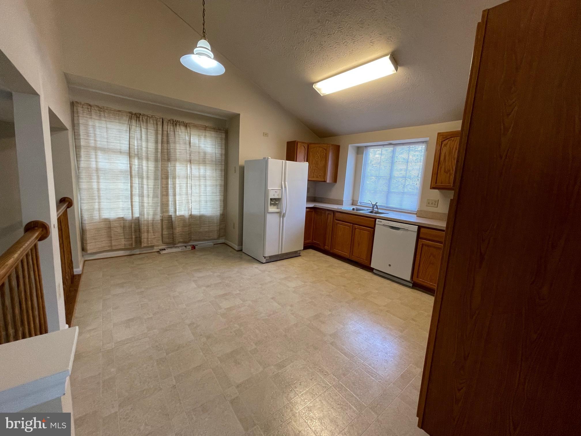 HICKORY HILLS NORTH - Residential Lease