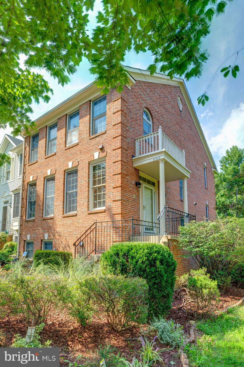 ISLAND CREEK - Residential