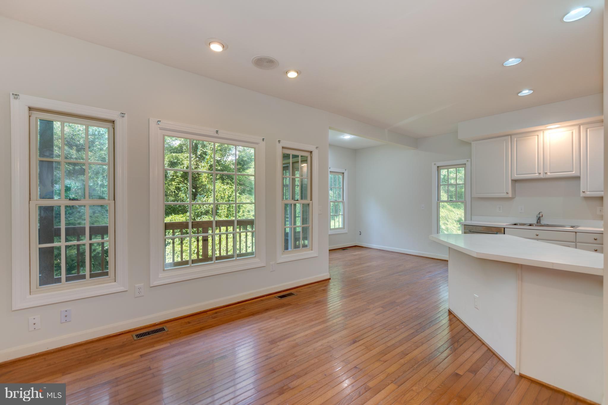 ISLAND CREEK - Residential