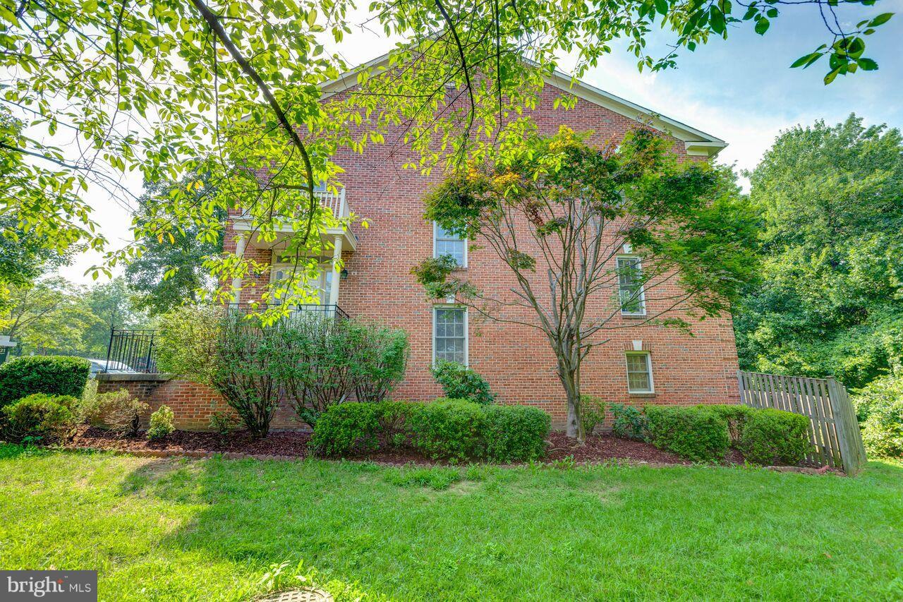 ISLAND CREEK - Residential